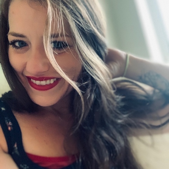 Meet your Posher, Meaghanne - Picture 2 of 2